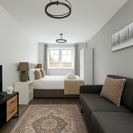 לונדון Bright Private Rooms - Peaceful Morden Location מראה חיצוני תמונה
